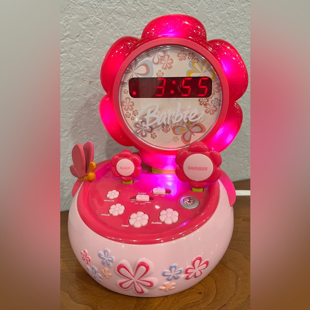 Barbie Talking Alarm Clock with AM/FM Radio / Night Light Vintage.